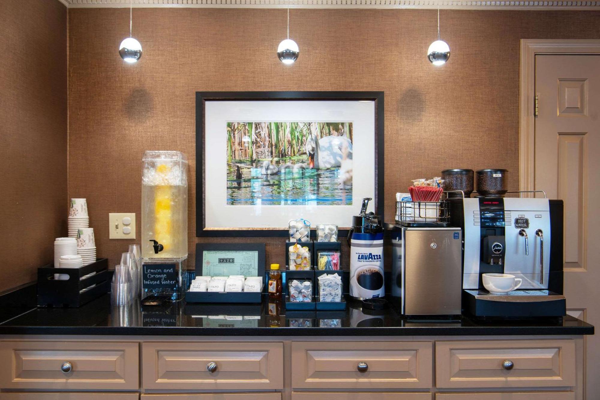 Port Inn And Suites Portsmouth, Ascend Hotel Collection Экстерьер фото