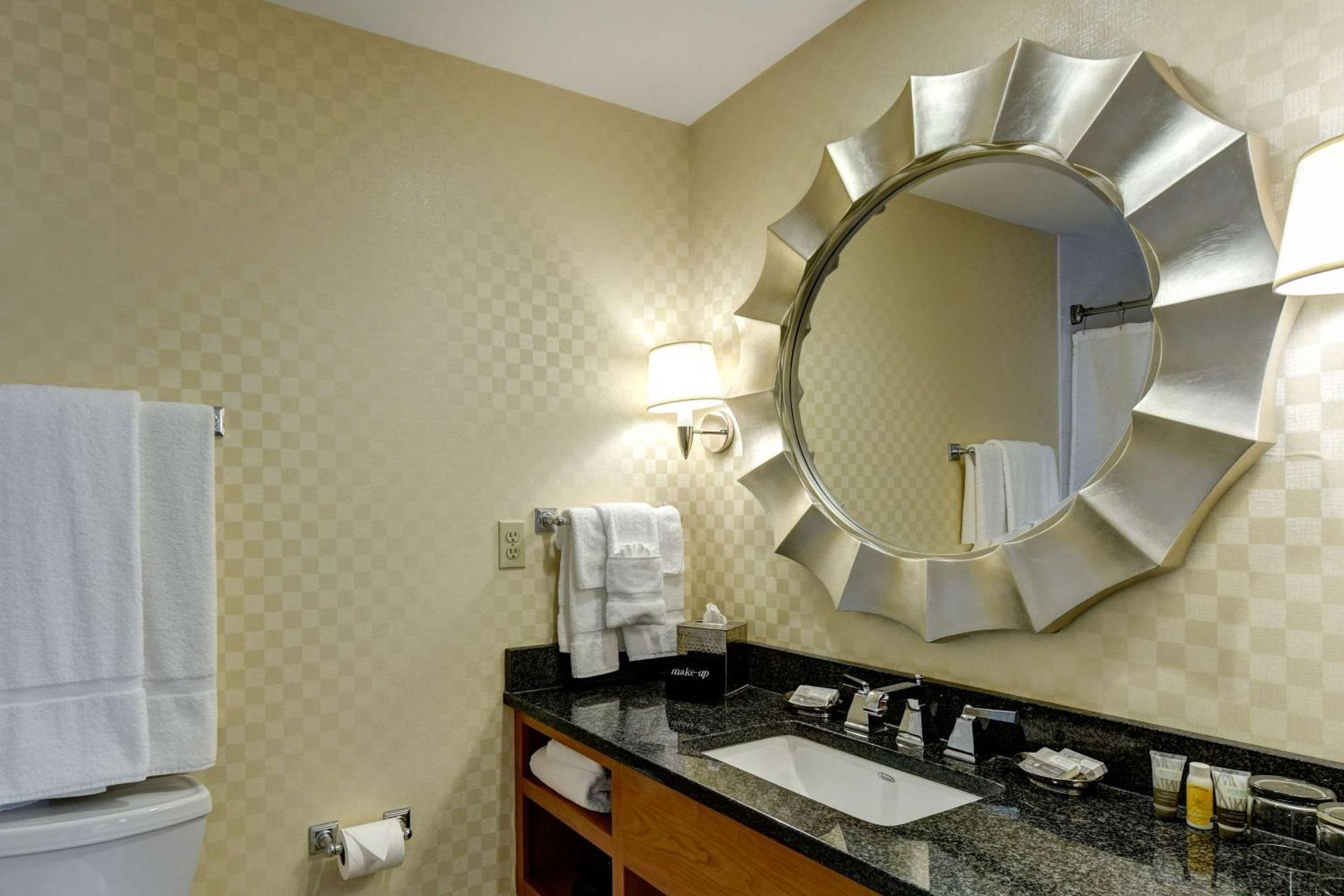 Port Inn And Suites Portsmouth, Ascend Hotel Collection Экстерьер фото