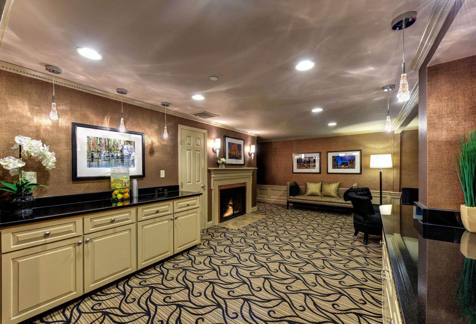 Port Inn And Suites Portsmouth, Ascend Hotel Collection Экстерьер фото